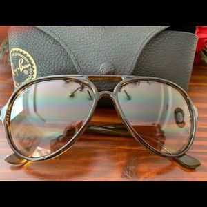 Unisex Ray Ban shades